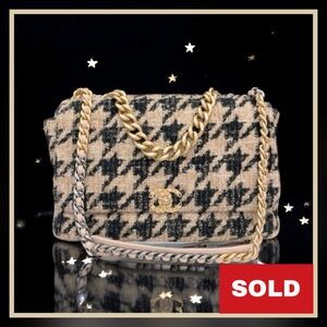 💞RUNWAY CHANEL Maxi 19 • BEIGE BLACK SILVER Houndstooth Tweed Gold Ruthenium HW